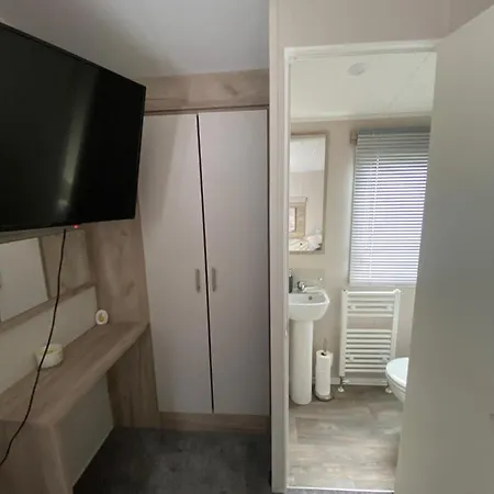 Meadow View 171 - Golden Palm - Central Heating, Wifi, Pet Friendly, Bed Linen - Meadow Lakes Caravan & Lodge Hire Chapel St. Leonards Exterior foto