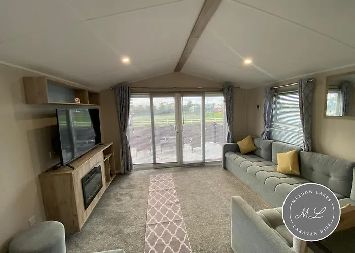 Meadow View 171 - Golden Palm - Central Heating, Wifi, Pet Friendly, Bed Linen - Meadow Lakes Caravan & Lodge Hire