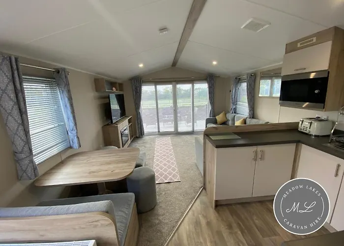 Meadow View 171 - Golden Palm - Central Heating, Wifi, Pet Friendly, Bed Linen - Meadow Lakes Caravan & Lodge Hire