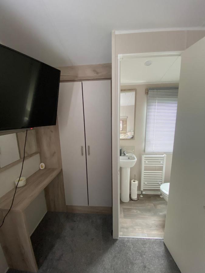 Apartment Meadow View 171 - Golden Palm - Heating, Wifi, Pet Friendly, Bed Linen - Meadow Lakes Caravan & Hire *