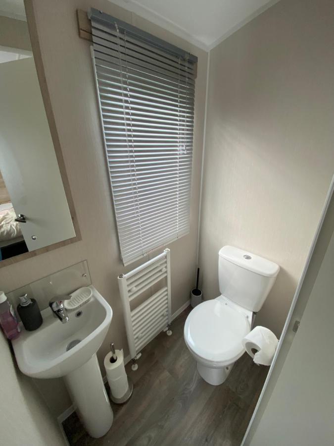 Meadow View 171 - Golden Palm - Heating, Wifi, Pet Friendly, Bed Linen - Meadow Lakes Caravan & Hire *