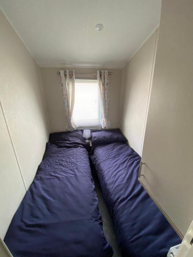 Meadow View 171 - Golden Palm - Heating, Wifi, Pet Friendly, Bed Linen - Meadow Lakes Caravan & Hire * Chapel Saint Leonards