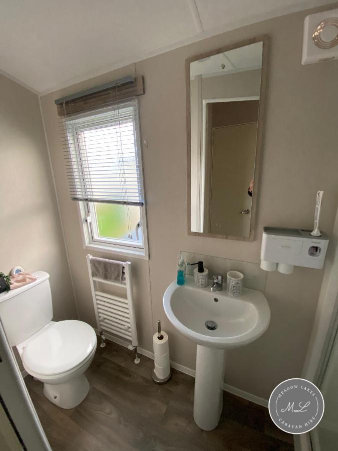 Meadow View 171 - Golden Palm - Heating, Wifi, Pet Friendly, Bed Linen - Meadow Lakes Caravan & Hire Apartment *