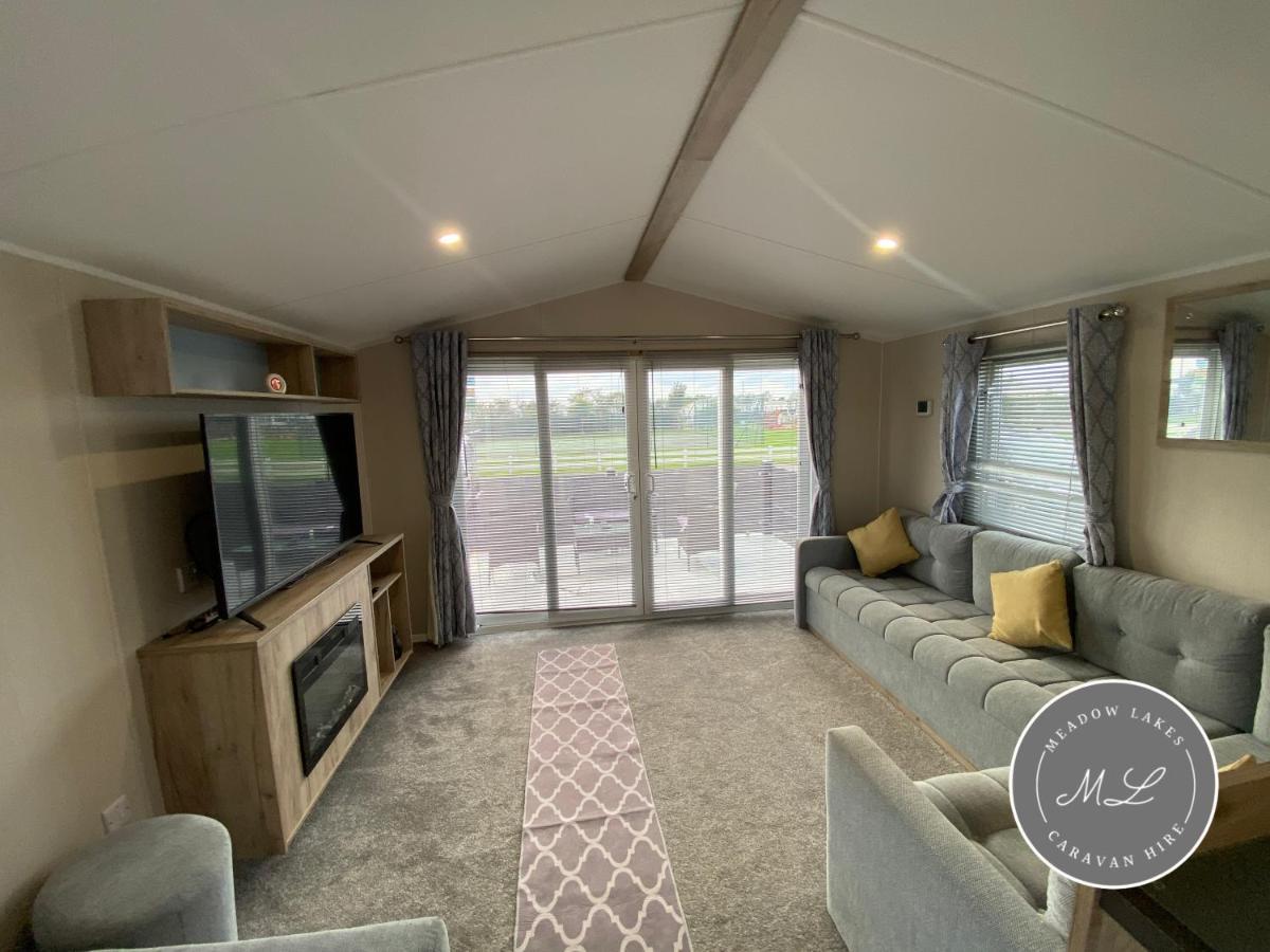 Meadow View 171 - Golden Palm - Heating, Wifi, Pet Friendly, Bed Linen - Meadow Lakes Caravan & Hire Apartment